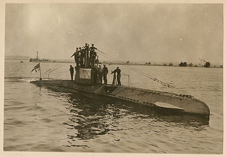 German U-boat UB 14 With its Crew